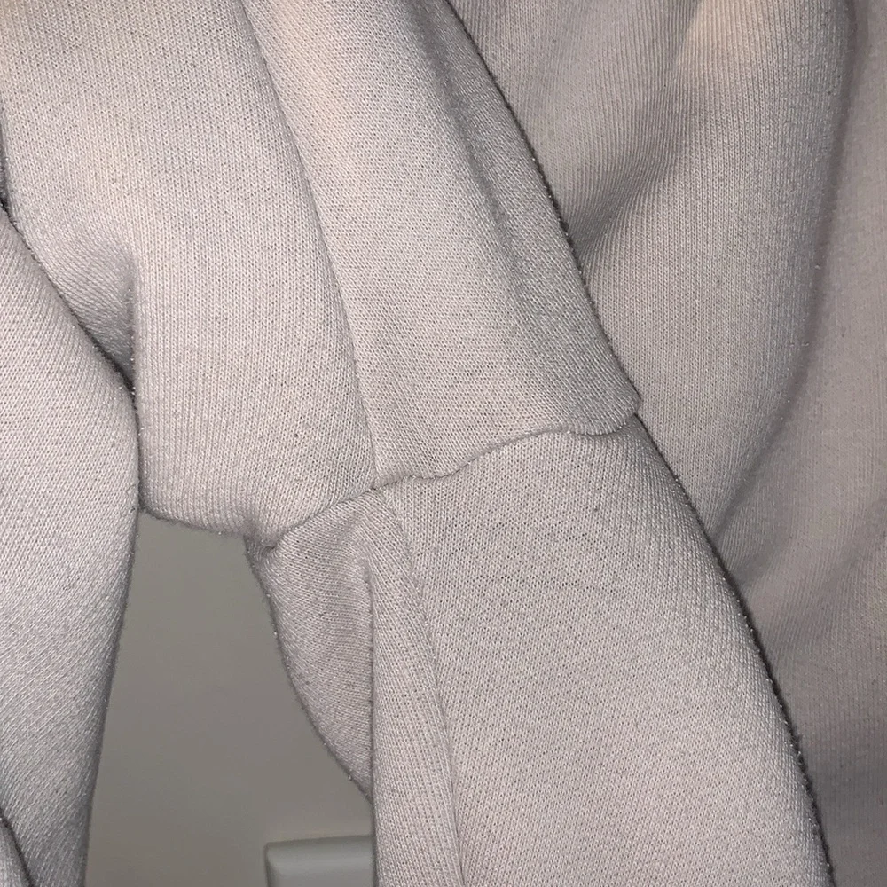 Aritzia Babaton TNA XS and XXS outfit - neutral bone white crop top and sweats - Picture 5 of 10